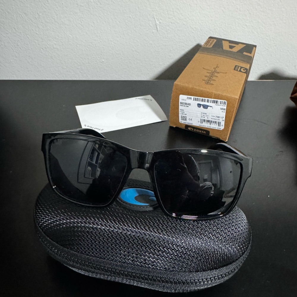 Costa Sunglasses Paunch 06S9049 Black